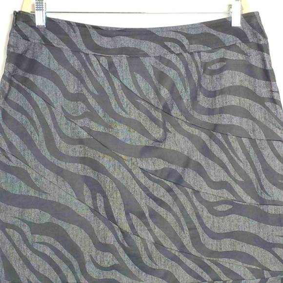 Sandro Asymmetrical Ruffle Hem Skirt 14 Gray Animal Print Stretch Abstract - Picture 5 of 12